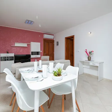 Awesome In Apartment Rovinj
