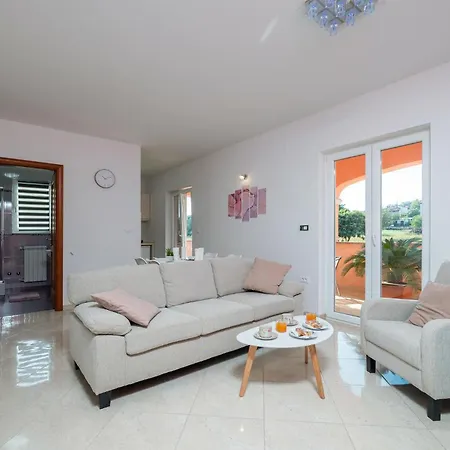Amazing In With Kitchen Apartment *