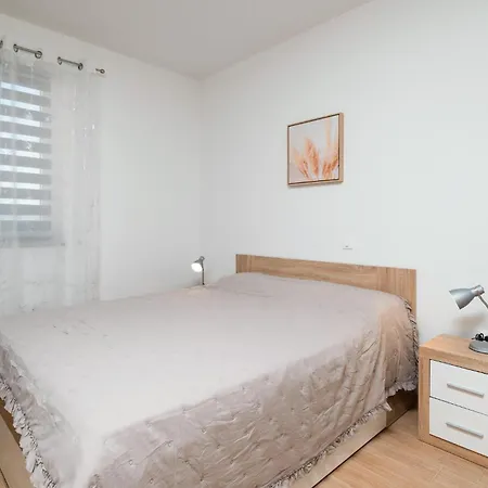 Amazing In With Kitchen Apartment