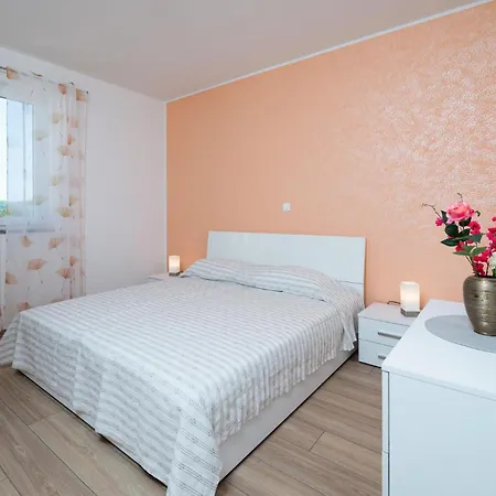 Apartament Amazing In With Kitchen